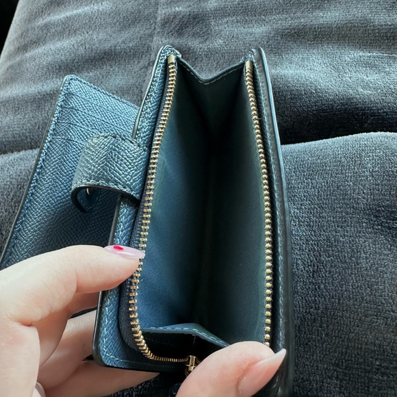 COACH Medium Corner Zip Wallet in Midnight & Gold - Picture 5 of 6